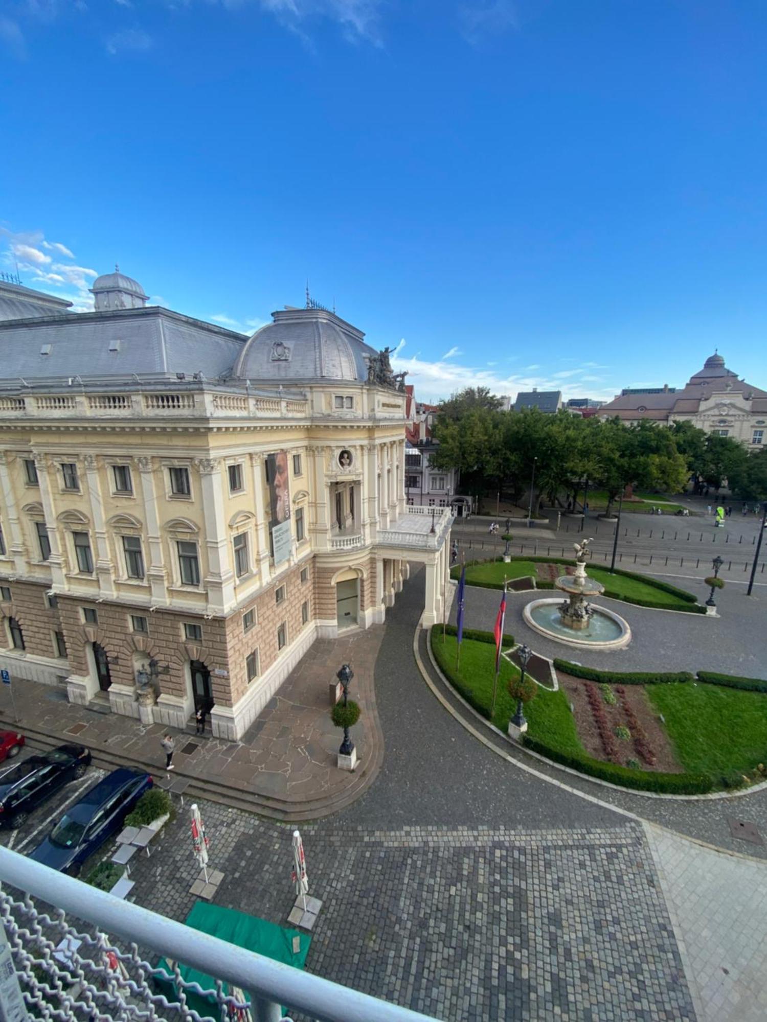 Modern Apartment In Historic City Center Old Town Братислава Экстерьер фото