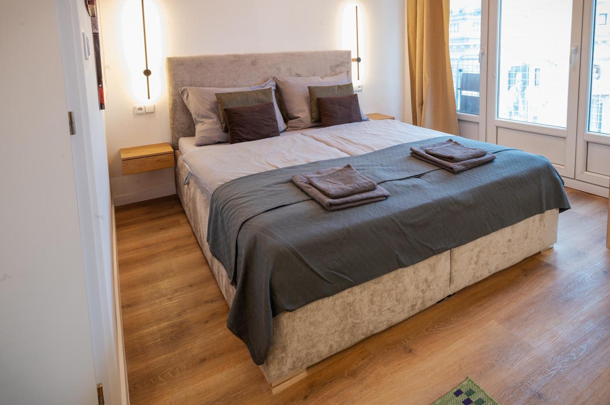 Modern Apartment In Historic City Center Old Town Братислава Экстерьер фото